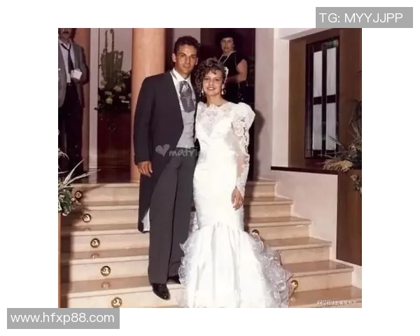 足球明星的爱情故事揭秘三位妻子的背后情感与生活分享