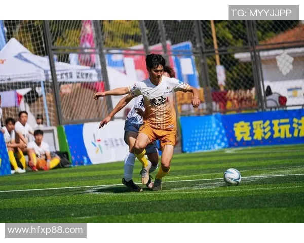 足球明星的乐趣揭秘:赛场之外的生活与爱好探索